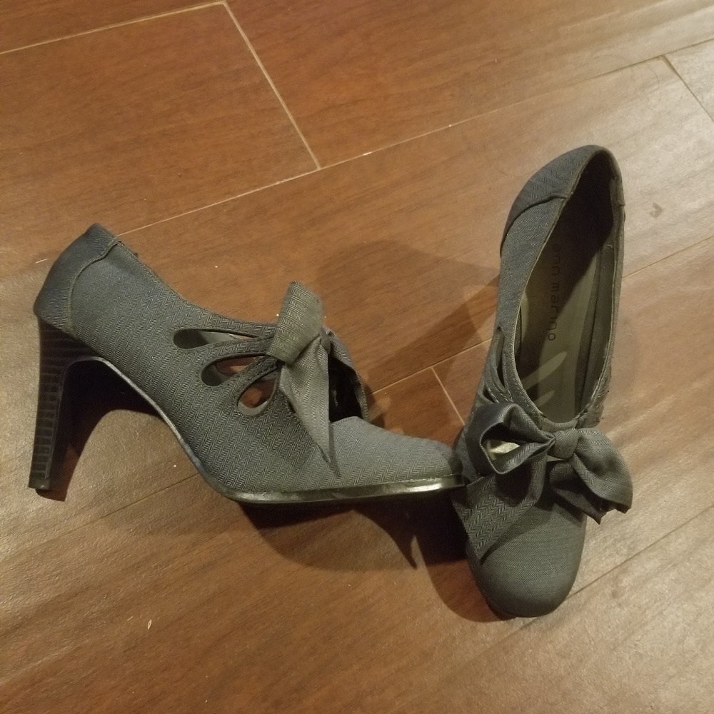 Ann Marino Grey Lido Pumps w/Bow